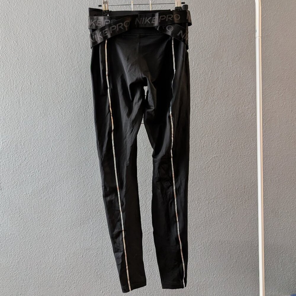 Like New Women's Black and Silver NIKE PRO leggings Sz Small